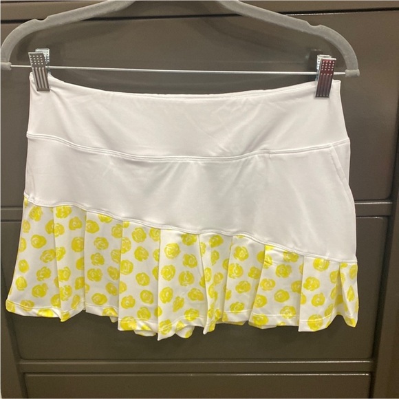 40lime Dresses & Skirts - 40Lime White Yellow Flower Flowy Tennis Skirt Size XS